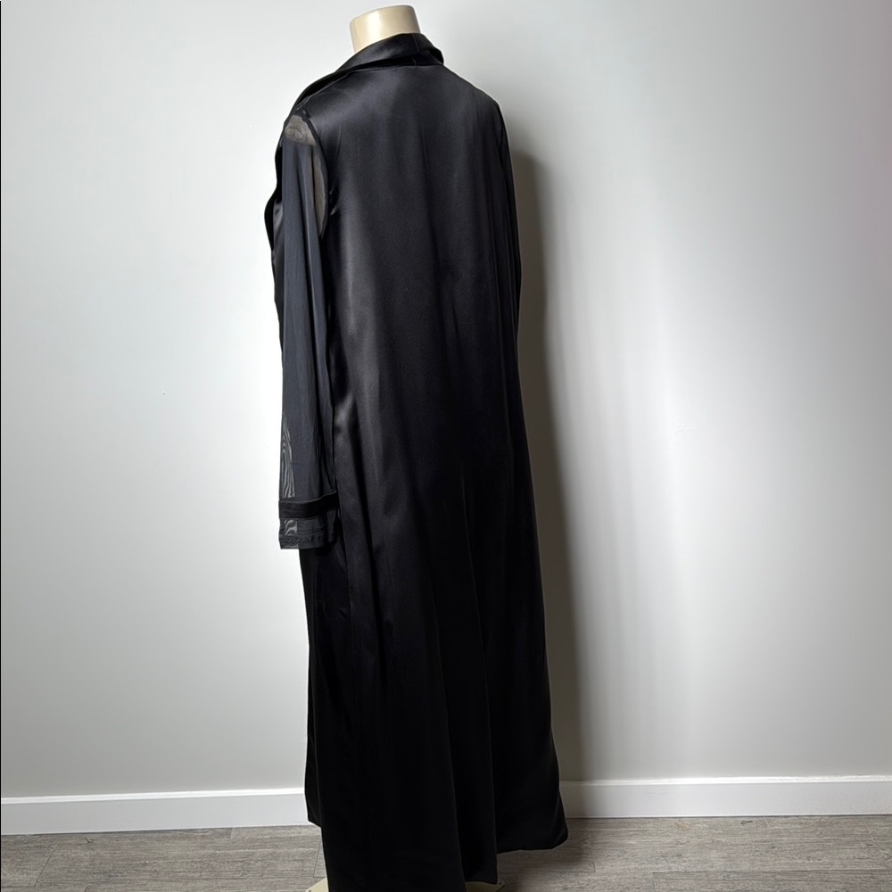 AKIRA kourt takes Miami satin summer duster - Picture 5 of 8